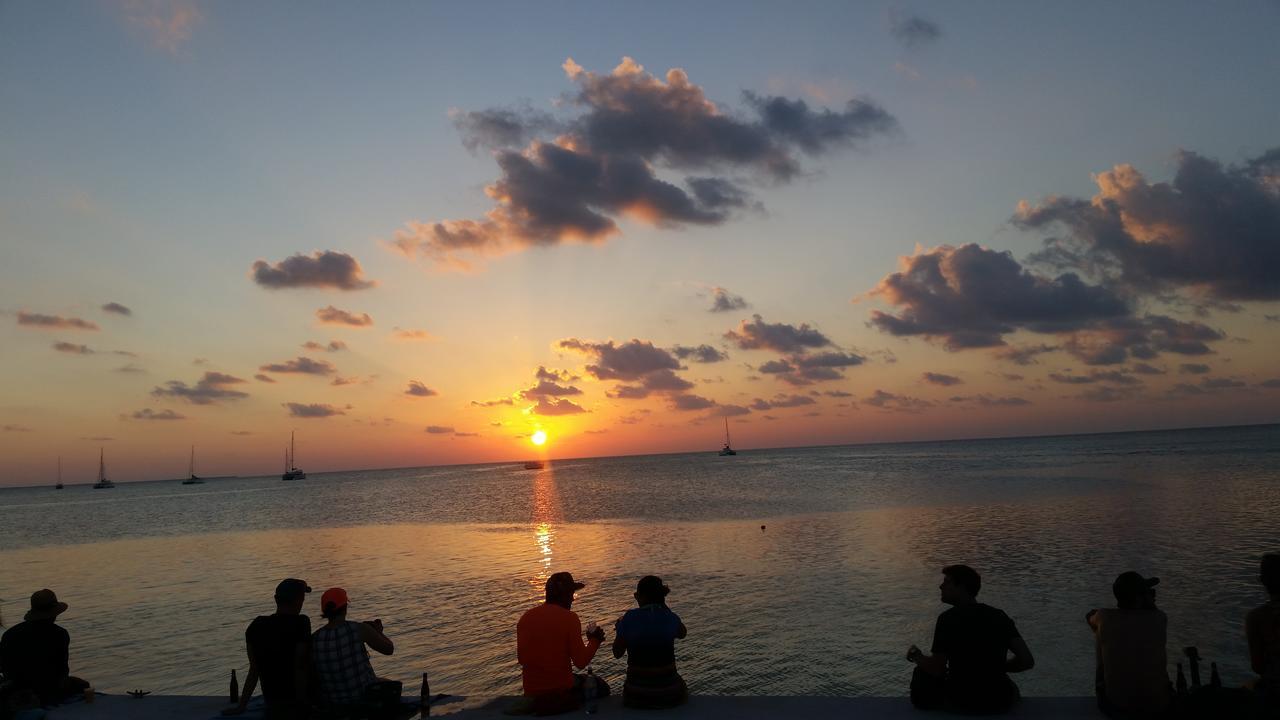 Go Slow Guesthouse Caye Caulker Exterior foto